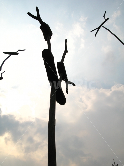 솟대,pole,전통적인,트레디셔널,traditional,전통문화,하늘,실루엣,silhouette,역광,sky,구름,cloud,sunshine,캐논G7,canonG7,한국전통,한국문화,korean traditional,korean culture,조각상,동상,석상,조형물,statue,bronze statue,stone statue,실루엣,그림자,silhouette,shadow