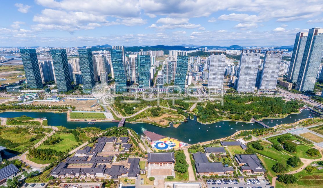Central Park,Songdo,Incheon,Songdo Park,Songdo International City,Incheon Free Economic Zone,Incheon City,Yeonsu-gu,Park,Building,Cityscape,City View,City,Green,Lake,Water,Landmark,Summer,Office,Skyscraper,Building,Architecture,Build