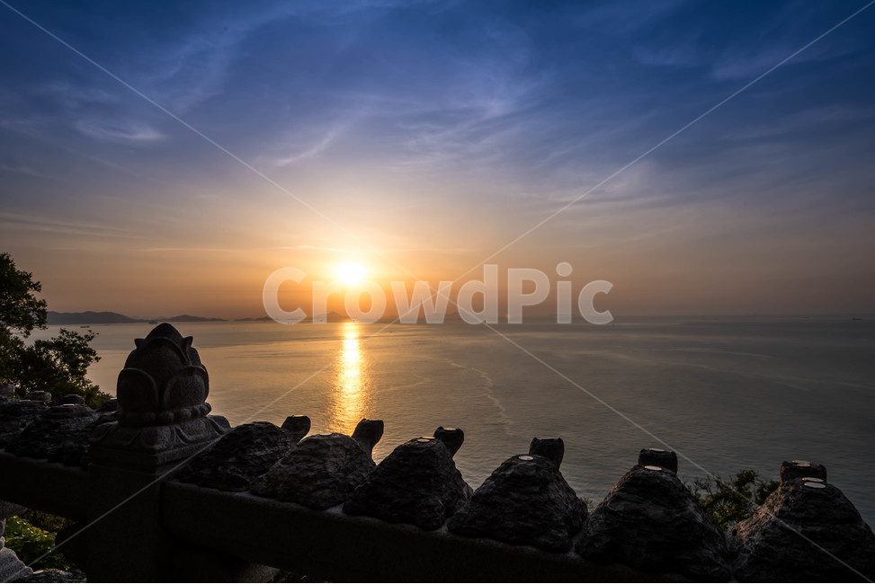 바다,일출,풍경,해돋이,아침,자연,풍경,nature,landscape,한국자연풍경,한국자연경관,korea nature landscape,조각상,동상,석상,조형물,statue,bronze statue,stone statue,outdoors,옥외,dusk,황혼,dawn,새벽,sunset,일몰,red sky,붉은 하늘,sky,하늘,light,빛,flare,플레어