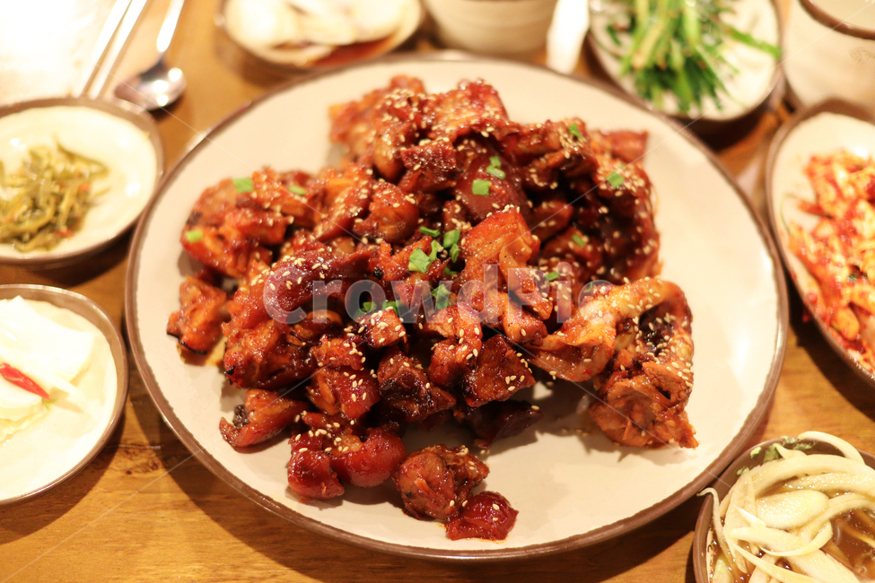 seasoning,Pork feet,spicy pigs feet,cook,snack,restaurant,Pigs Feet,Korean,food,meat,sesame,cooking,Sesame,Buljokbal