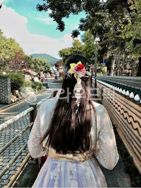 blackhair,흑발,hair,머리카락,person,사람,한복,한옥,전주한옥마을,한복머리,꽃,예쁜머리,감성배경화면,배경화면,배경,전통,전통한복,예쁜한복,긴머리,한국,한옥마을