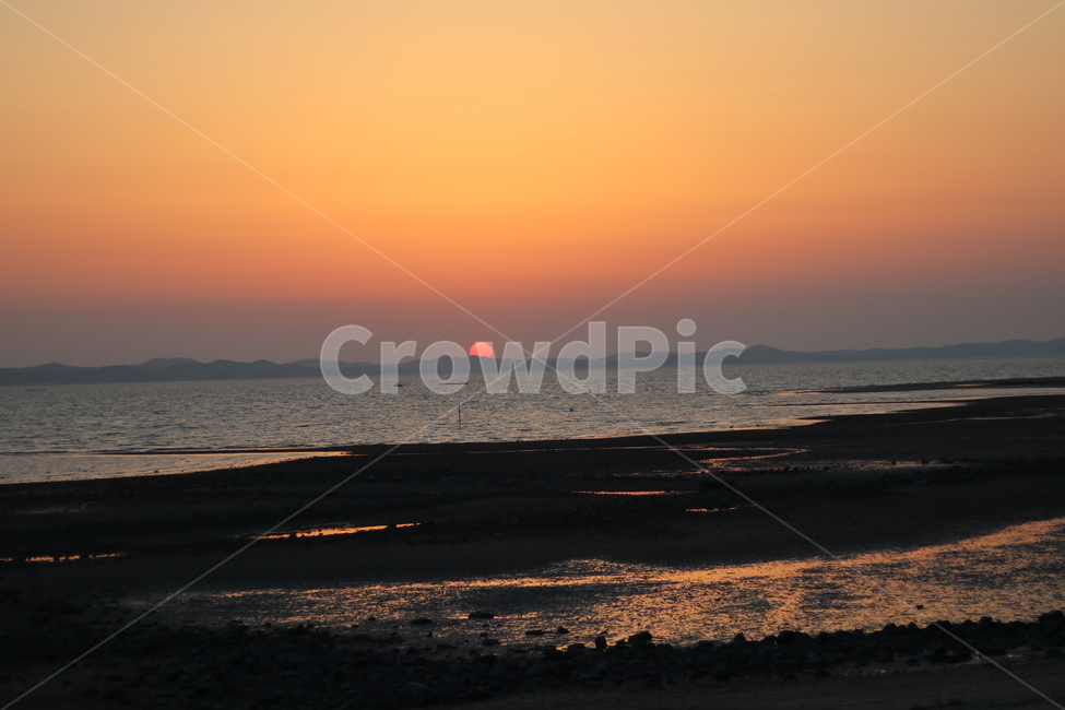 일몰,해,저녁,맑음,바다,자연,풍경,nature,landscape,해변,바다,beach,sea,outdoors,옥외,sky,하늘,dusk,황혼,sunset,red sky,붉은 하늘,dawn,새벽,sunlight,햇빛
