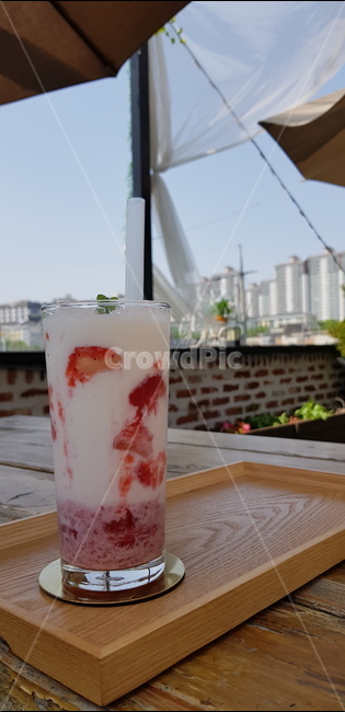 루프탑,딸기,딸기라떼,strawberry,strawberrylatte,cafe,힐링,휴식,healing