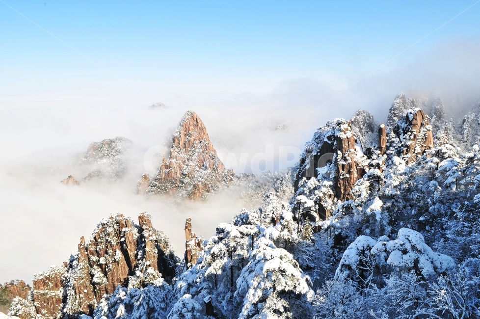 nature,자연,weather,날씨,outdoors,옥외,mountain,산,mountainrange,산맥,ice,빙,peak,피크,중국,황산,중국황산,황산설경,운해,설산,설경,바위산,절벽,중국비경,상고대,경치,경관,풍경,비경,명산,정상,골짜기,기암,기암괴석