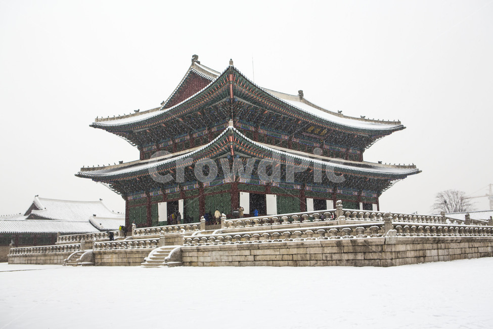 경복궁,설경,한국의미,건축,문화유산,겨울,계절,winter,season,한국전통,한국문화,korean traditional,korean culture,랜드마크,landmark,tourist attraction,한국랜드마크,한국관광지,한국명소,korea landmark,korea tourist attraction