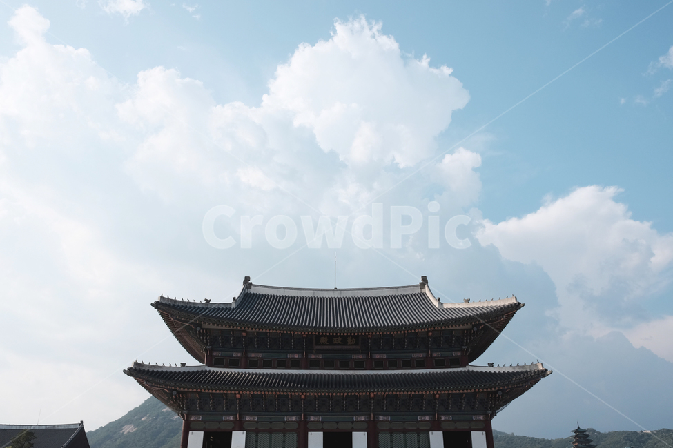 경복궁,전통적,한국,한국적,궁궐,랜드마크,건축물,지붕,처마,오색,단청,한국전통,한국문화,korean traditional,korean culture,건축물,건물외관,exterior,building,structure,architecture,construction