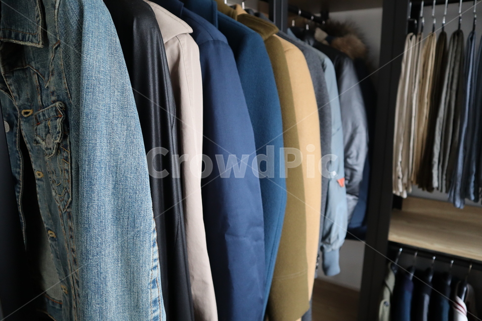 옷,옷장,옷방,정렬,감성,셔츠,바지,재킷,코트,니트,clothes,wardrobe,closet,array,lineup,shirt,pants,jacket,coat,knitwear,패션스타일,의상,fashion,style