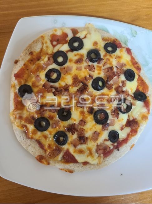 pizza,Olive Pizza,Tortilla Pizza,food