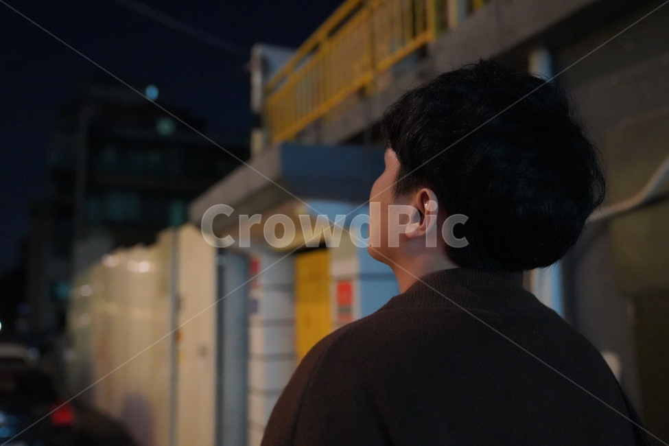 직장인,남자,쓸쓸,퇴근,20대,남자뒷모습,고독,20대남자,집으로,학생,밤길,동네,주택,90년대,젊은,퇴근길,교통,어둑어둑,천천히,어두운,사람,인물,인간,human,person,남성,남자,man,male,고독함,외로움,쓸쓸함,우울함,슬픔,lonely,solitary