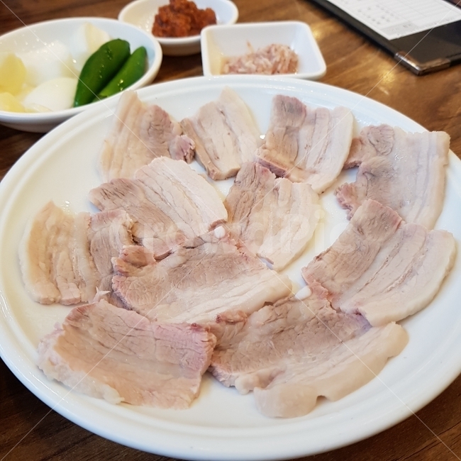 돼지수육,수육백반,백반,수육,돼지고기,음식,식재료,요리,food,cook,meal,dishes,food reserves,육류,고기,meat,한식,한국음식,한국요리,korean food,korean dishes,korean meal,korean cook