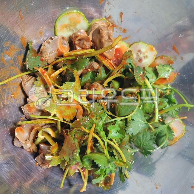 음식,food,고수골뱅이무침,골뱅이무침,무침,cilantro,고수,오이,골뱅이