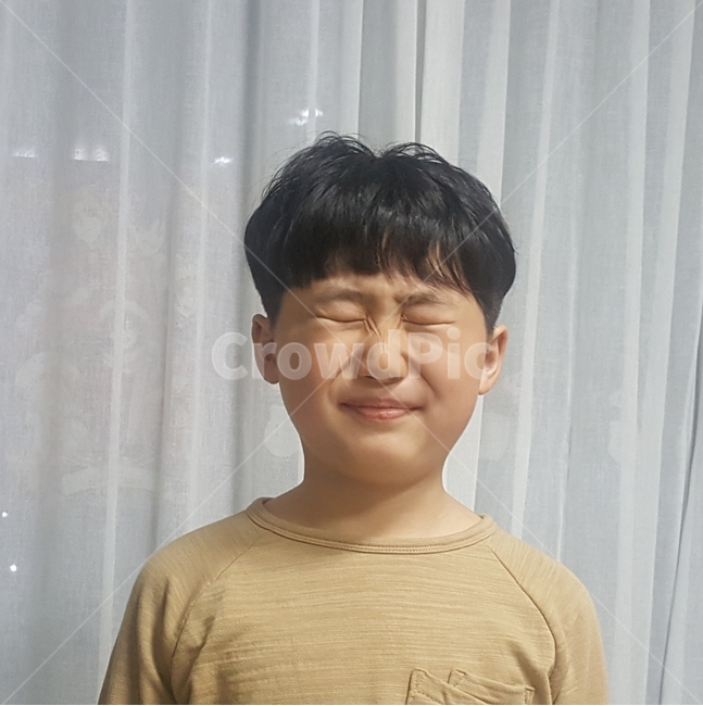 어린이,즐거움,표정,child,일상,찡그림,사람,인물,인간,human,person,얼굴표정,facial expression,face,어린이,어린아이,child,children,kid
