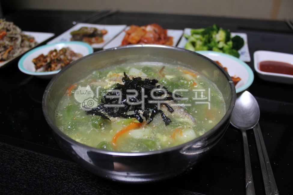 수제비,밀가루반죽,반죽,밀가루,음식,요리,식재료,food,meal,식사,bowl,그릇