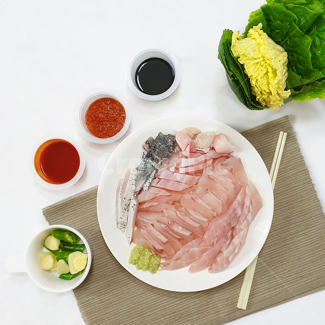 민어회,회,횟집,민어,신선,간장,쌈장,저녁,한끼,식사,음식,식재료,요리,food,cook,meal,dishes,food reserves,수산물,해산물,fishery products,seafood