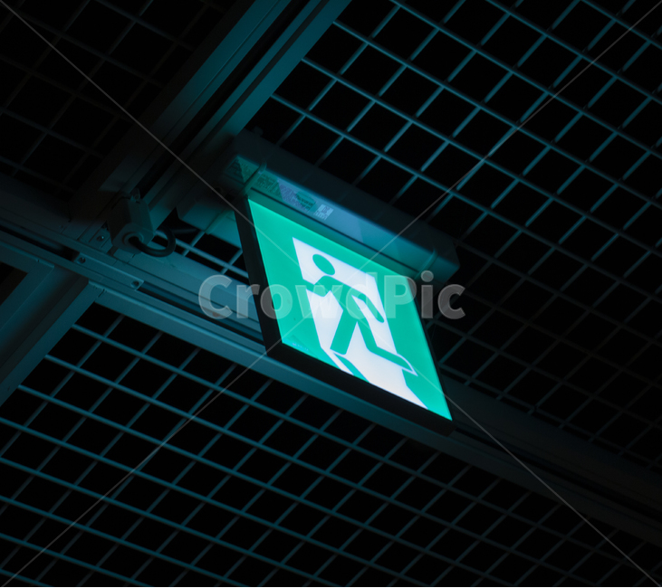 symbol,green,neon,icon,emergency evacuation route,building,parking lot,light,safety,Emotion,darkness,guide light,guide