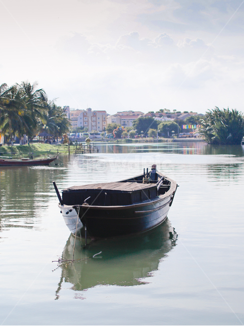 배,나룻배,강,보트,베트남,호수,풍경,고요함,물,잔잔함,강가,호이안,boat,river,riverside,landscape,vietnam,감성,분위기,silence,여유로움,water