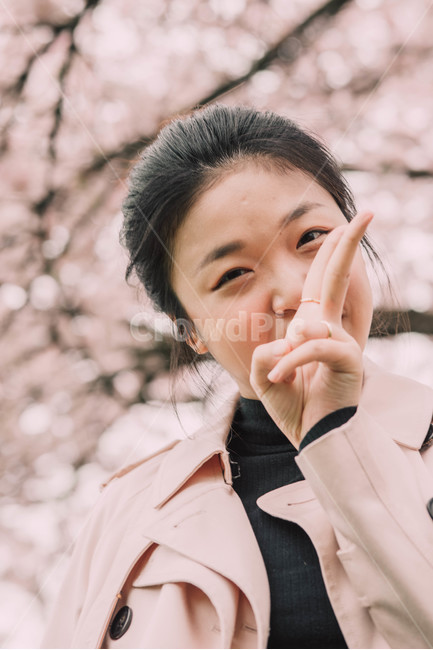 벚꽃,핑크,벚꽃여자,핑크코트,올림머리,색감,봄,계절,spring,season,사람,인물,인간,human,person,여성,여자,woman,female,lady,finger,손가락
