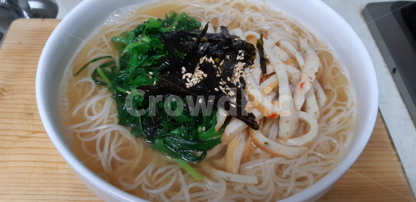국수,부추국수,맛있는국수,따뜻한국수,멸치국수,음식,식재료,요리,food,cook,meal,dishes,food reserves,면류,면요리,noodles,한식,한국음식,한국요리,korean food,korean dishes,korean meal,korean cook