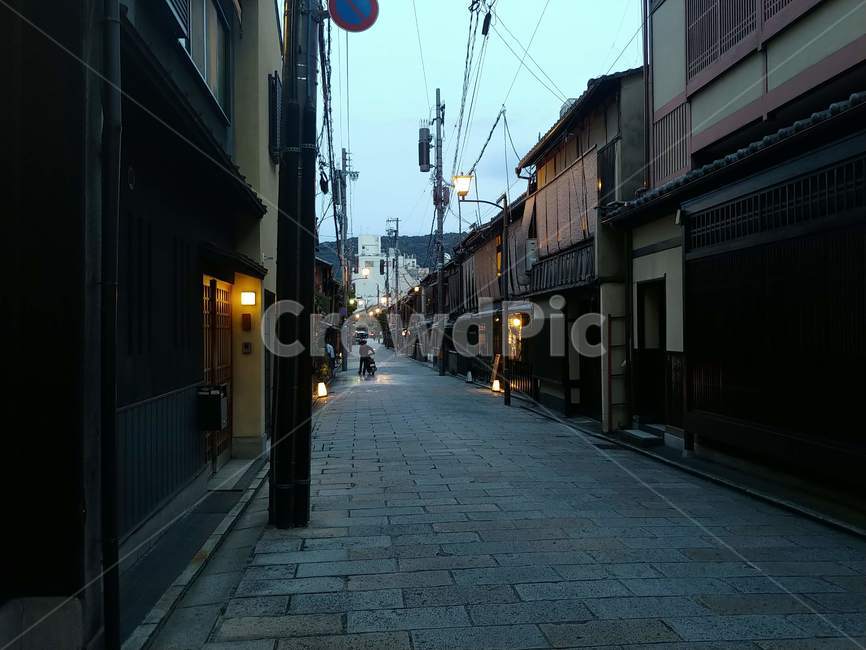 밤거리,해질녘,길거리,일본거리,거리,일본식건물,불빛,가로등불빛,가로등,한적한,저녁,일본의가을,street,sunset,nightstreet,japanesestylebuilding,light,japanesestreet,streetlamplight,lamplight,lonesome