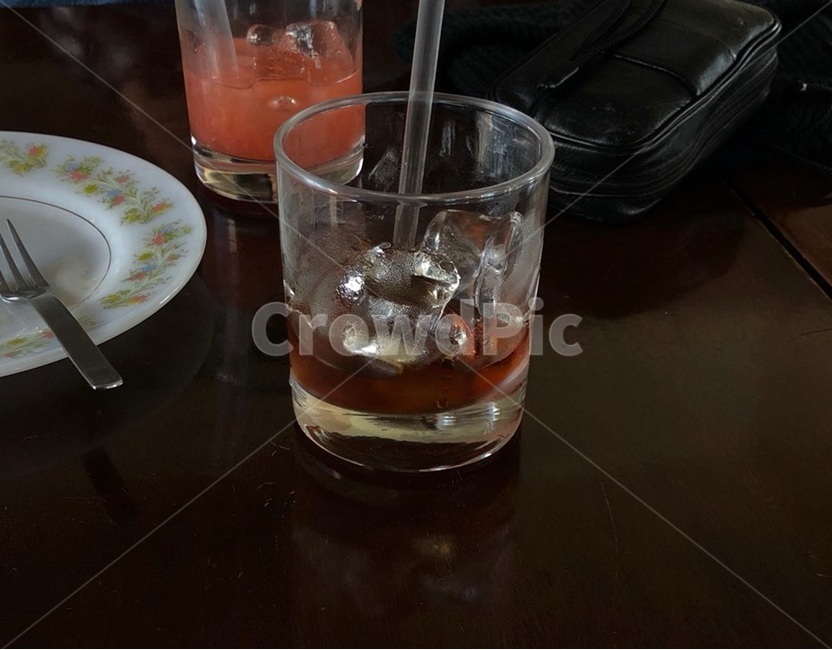아메리카노,커피,음료,에이드,카페,얼음,유리잔,디저트,필름카메라,감성