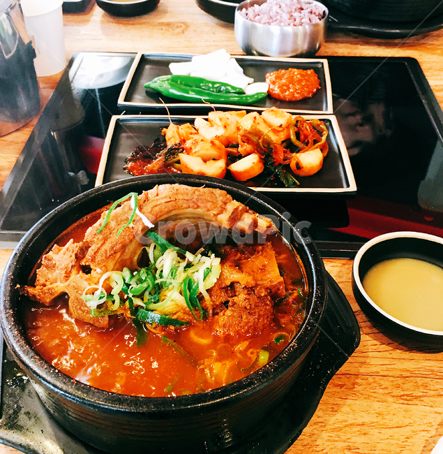 뼈다귀해장국,해장국,한식,정식,요리,식사
