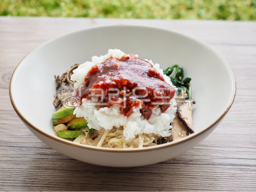 비빔밥,채소비빔밥,고추장,채소,배경,음식,식품,한국음식,전통음식,당근,호박,양파,웰빙,웰빙음식,혼합,다양한,식사,식물,밥,흰밥,소스,bibimbap,vegetablebibimbap,kochujang,vegetable,background,food,koreanfood,traditionalfood,carrot,pumpkin,onion,wellbeing,wellnessfood,mix,variety,meal,plant,rice,whiterice,sauce