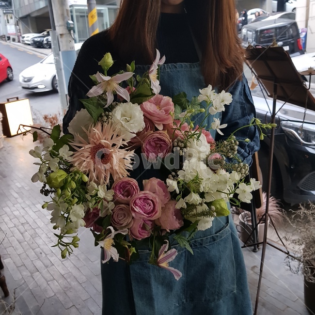 flowerarrangement,flower,flowerwreath,flowerbouquet,frenchstyle,florist,꽃,꽃꽂이,플라워부케,플라워리스,꽃장식,꽃리스,플로리스트,프렌치스타일,내추럴부케