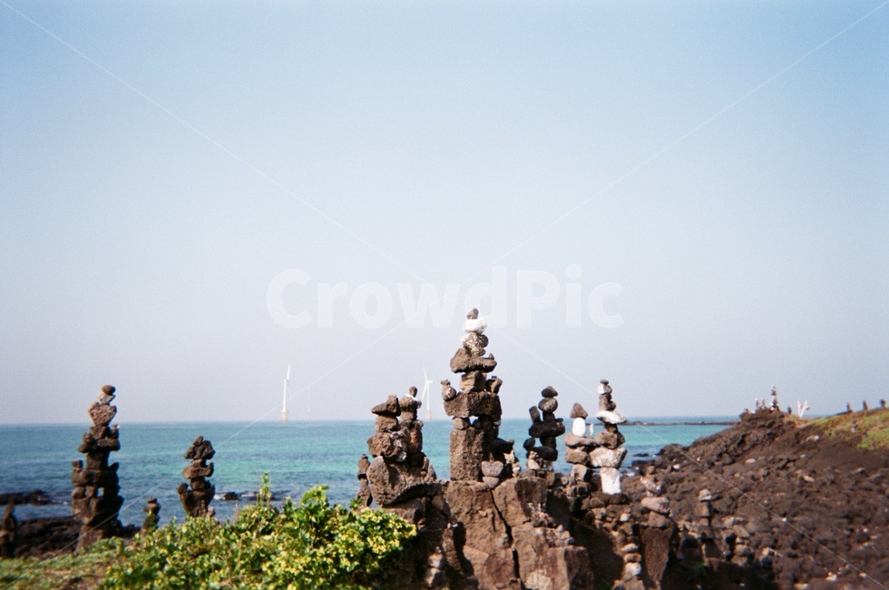 제주도,제주바다,현무암,돌하르방,필름사진,자연,휴가,휴일,여유,바다,휴양지,물,돌,하늘,jeju,sea,hoilday,film