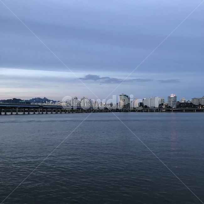 한강,건물,탁트임,구름,대교,도시,풍경,city,landscape,한국도시풍경,한국도시경관,korea cityscape,water,물,waterfront,워터 프론트,pier,교각,port,포트,dock,독
