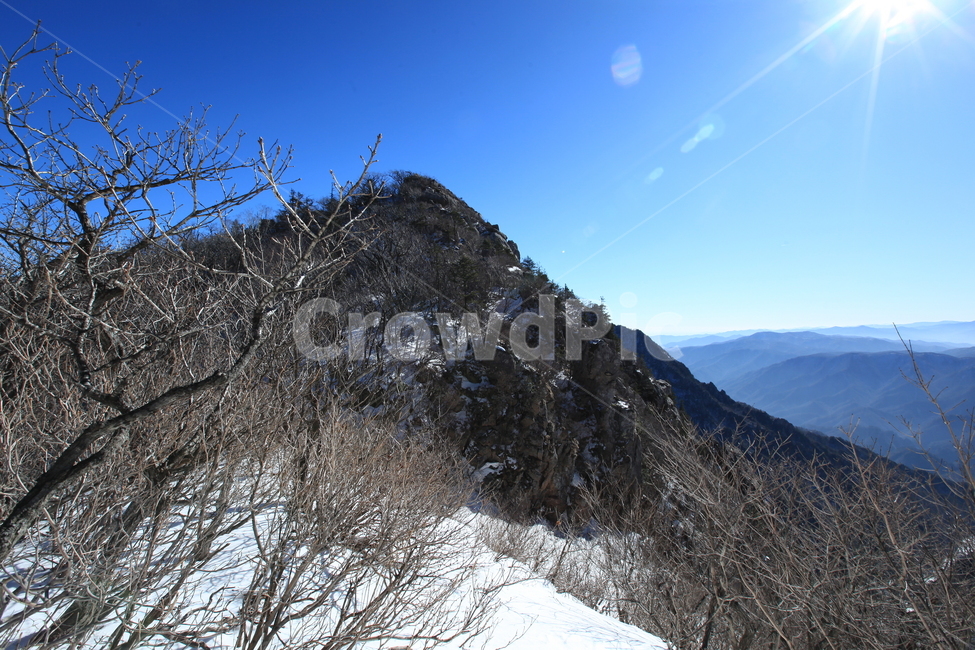 설악산,겨울산,파란하늘,겨울나무,능선,대청봉,겨울산행,등산,겨울,계절,winter,season,자연,풍경,nature,landscape,outdoors,옥외