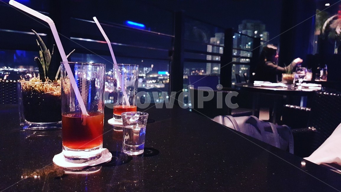 호텔,일상,루프탑,커피,밤,야경,밤,풍경,nightscape,night,landscape,술,주류,alcohol,glass,유리,beer glass,맥주 유리,알코올,beer,맥주,drink,음주,beverage,마실 것