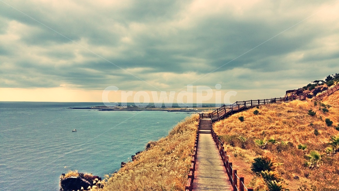 제주도,서귀포,송악산,올레길,둘레길,바다,해안선,자연,풍경,nature,landscape,제주도,jeju,jeju island,building,건물,boardwalk,산책로,bridge,다리