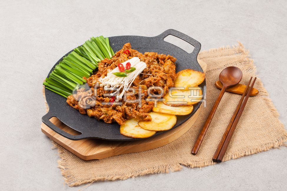 보양식,오리고기,오리,오리주물럭,육류,음식주물럭,채소,오리구이