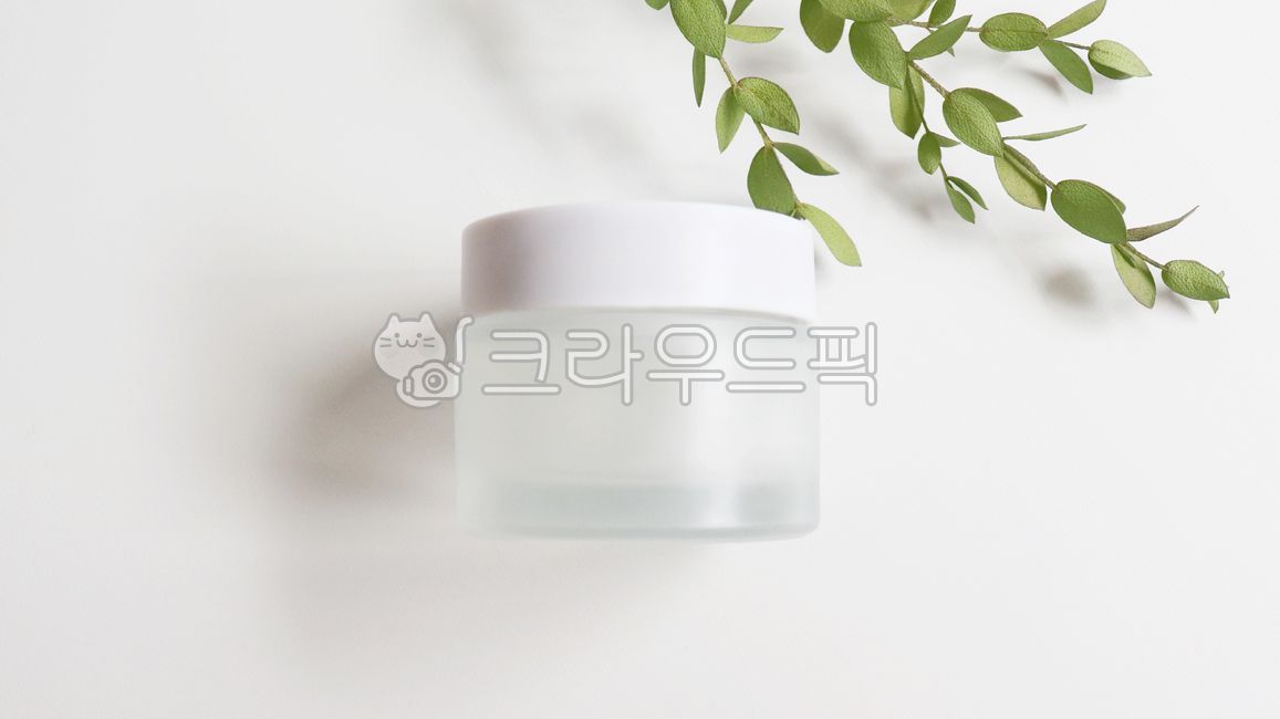 container,makeup,moisturizer,beauty,lid,dropper,pharmacist,cure,empty,cosmetic container,beautiful,white,leaves,solution,wellbeing,hygiene,moisturizing,cosmetic,jar,glass,package,skin care,spa,cream,moisture,plastic,closeup,person,background,pharmacy,cosm