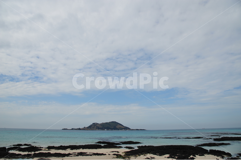 바다,산,구름,제주도,비양도섬,자연,풍경,nature,landscape,한국자연풍경,한국자연경관,korea nature landscape,제주도,jeju,jeju island,outdoors,옥외,land,땅,water,물,shoreline,해안선,ocean,대양,sea,coast,연안