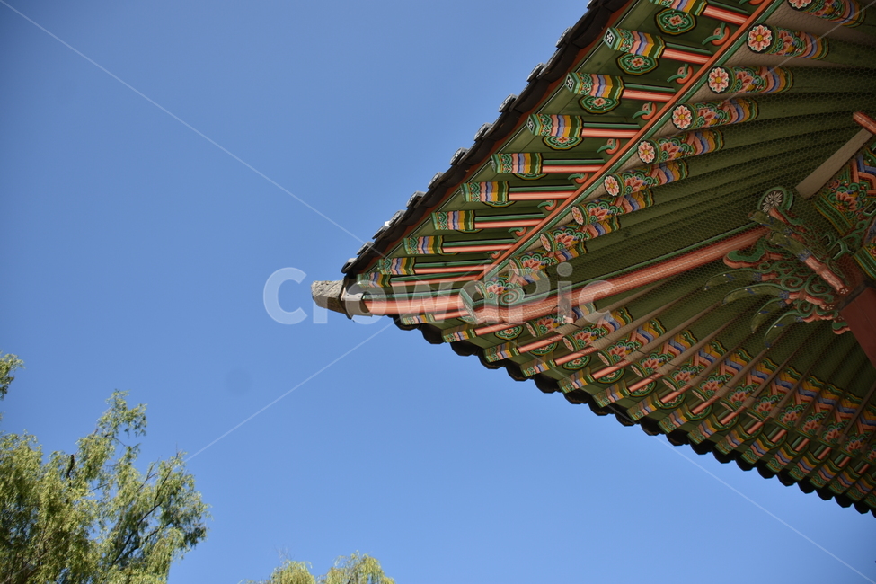 경복궁,처마,고궁,파란하늘,한옥,한국전통,한국문화,korean traditional,korean culture,건축물,건물외관,exterior,building,structure,architecture,construction