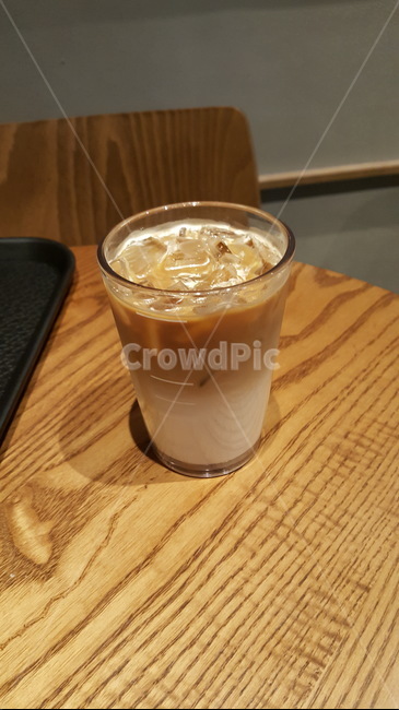 스타벅스,스타벅스마키아또,스타벅스코리아,starbucks,아이스카라멜마키아또,스타벅스매장,별커피,아이스커피,캬라멜마키아또
