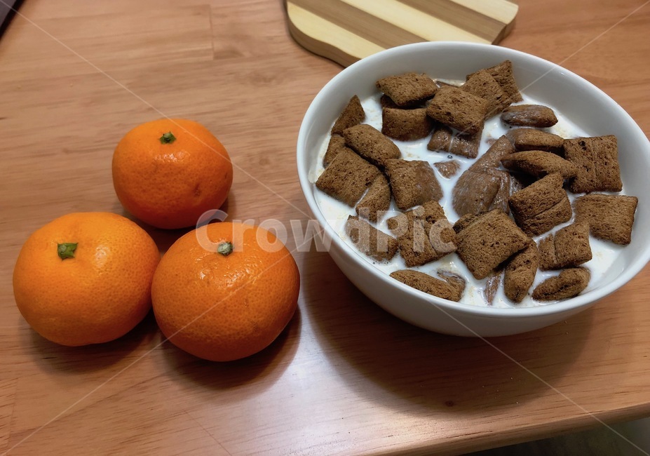귤,시리얼,초코시리얼,식탁,받침대,음식,식재료,요리,food,cook,meal,dishes,food reserves,과일,열매,fruit,디저트,간식,후식,dessert,snack