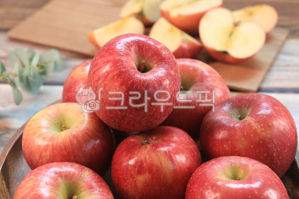 apple,adverb,adverb apple,fall apple,cut apple