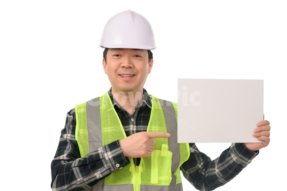 비즈니스맨,남자,직장인,사회인,회사원,1명,1인,한국인,중국인,일본인,아시아인,중년,중장년,비즈니스,사업가,사업,하얀배경,40대,50대,카피스페이스,여백,메세지,메시지,보드,패널,빈칸,공란,빈,광고판,미소,화이트보드,메세지보드,광고,정보,알림,교육,카피스페이스,건설,건축,노동자,안전모,안전모자,현장근로자,근로자,일용직,안전,산업안전,산업재해,예방,인테리어,사람,인물,인간,human,person,산업,industry,industrial,비즈니스,사업,business,service,work,연출,컨셉,콘셉,direction,concept