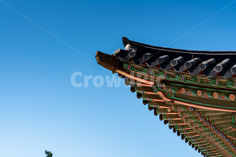 politics,fancy,curve,construct,cloud,wooden building,Gyeongbokgung,Cultural Heritage,sight,tile,wood,tradition,quiet,sky,roof,king,woodcarving,Color,history,seoul,outdoor,Joseon Dynasty,korea,White,blue,Hanok,eaves,old palace
