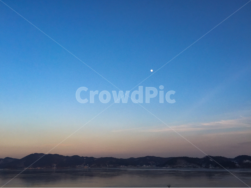 하늘,풍경,밤,달,호수,저수지,산,푸른밤,색감,저녁,노을,자연,풍경,nature,landscape,outdoors,옥외,leisure activities,레저 활동,adventure,모험