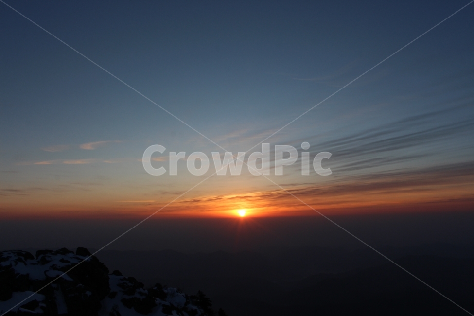 일출,등산,산,지리산,천왕봉,하늘,풍경,자연,구름,태양,자연,풍경,nature,landscape,outdoors,옥외,dusk,황혼,dawn,새벽,red sky,붉은 하늘,sky,sunset,일몰