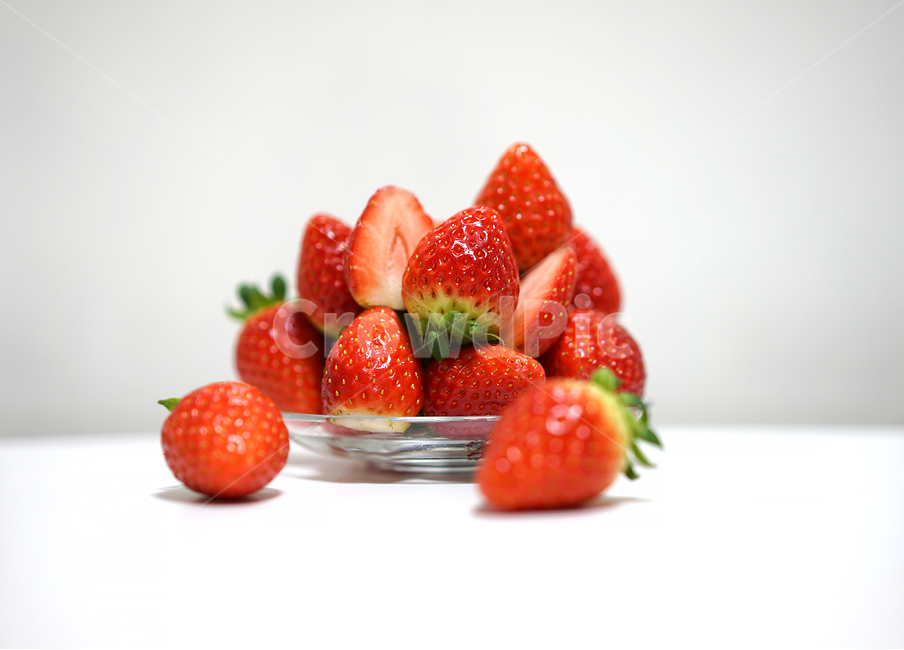 딸기,strawberry,과일,음식,겨울철과일,빨강,레드,red,베리,음식,식재료,요리,food,cook,meal,dishes,food reserves,과일,열매,fruit