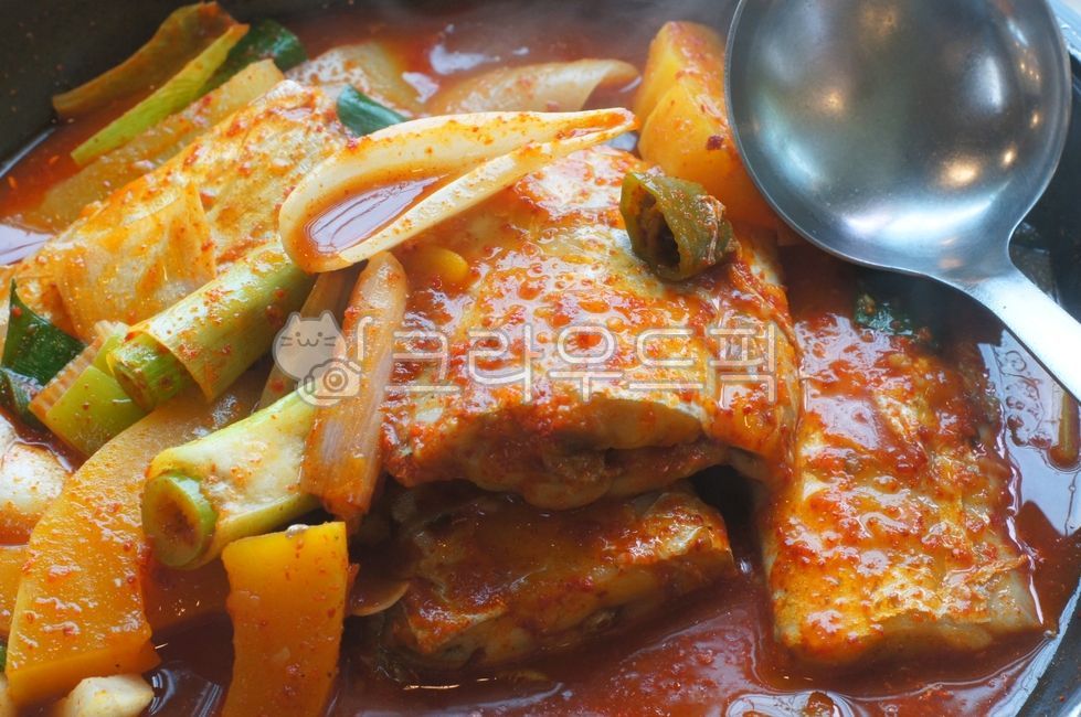 ,stewedjejubeltfish,plating,Braised cutlassfish,local food,fishdishes,Jeju local food,jejulocalfood,fishcuisin,galchijorim,Korean food,kfood,cooking,foodpresentation,seafood,food,braisedcutlassfish,fish dishes,Jeju braised cutlassfish,fish,Plating,localfo