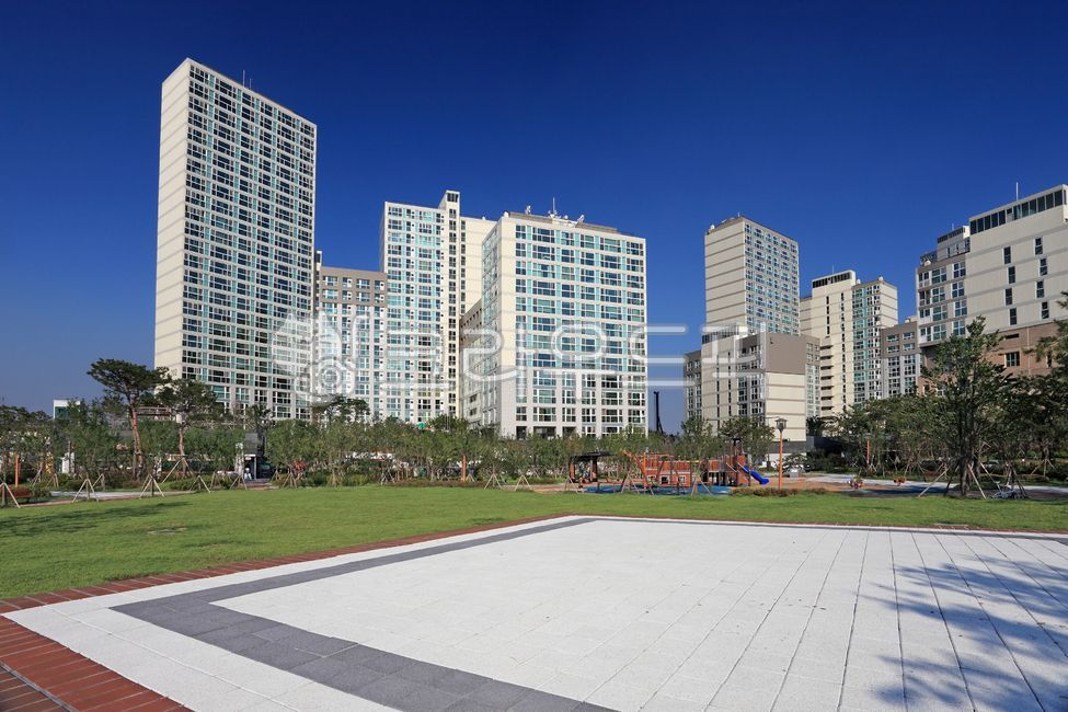 hyundai,distance,city,dwelling,construct,house,building,space,Newtown,Sejong City,Sejong,Apartment complex,modern architecture,only,sight,floor,new apartment,park,sidewalk,sky,real estate,downtown,Sejong Special SelfGoverning City,pedestrian path,sidewalk