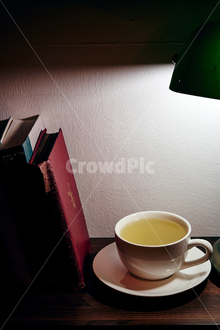 saucer,받침접시,pottery,도기류,책,카페,청귤차,따뜻한음료,음료,차,tea,감성
