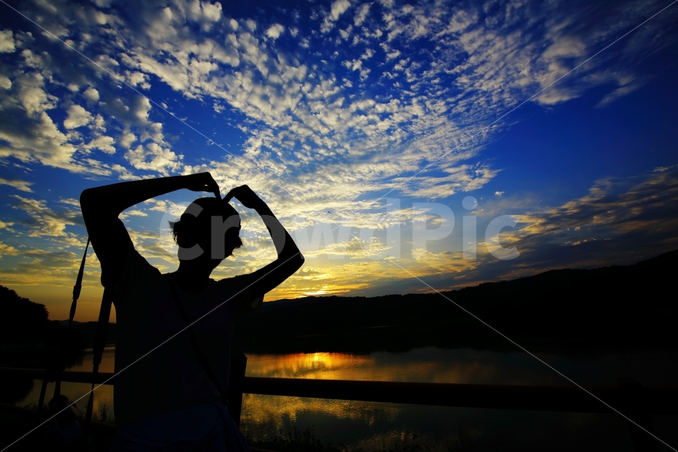 실루엣,노을,sunset,인물,하늘,하트,자연,풍경,손하트,Heart,저수지,조치원,세종시,고복저수지,구름,사람,인물,인간,human,person,감정표현,기분,feeling,emotion,인물실루엣,사람실루엣,character silhouette,human silhouette,nature,outdoors,옥외,sky
