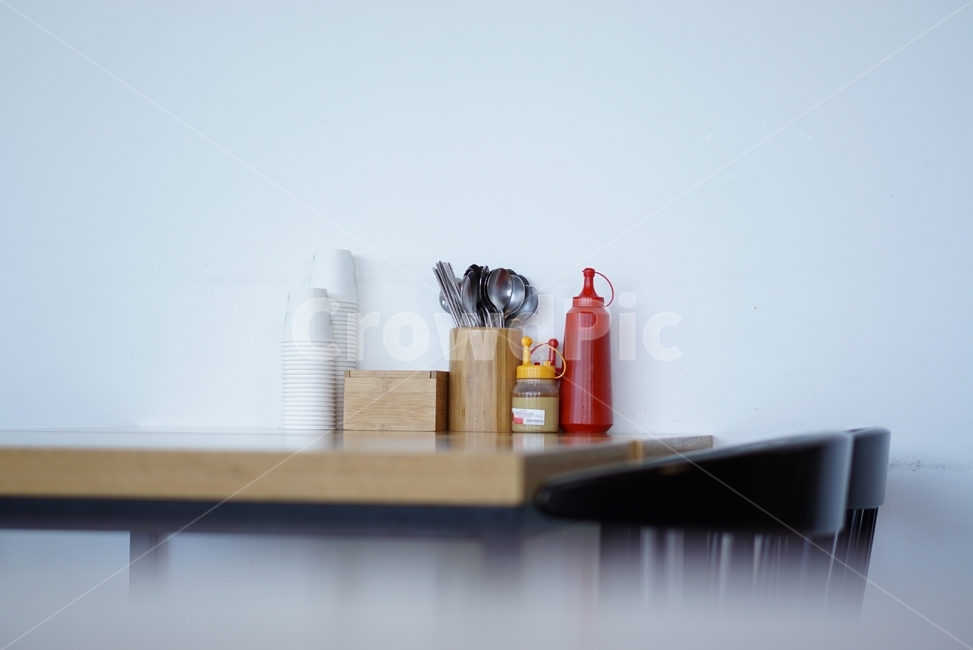 식기,테이블,수저통,식당,음식점,사물,물건,오브젝트,thing,object,matter