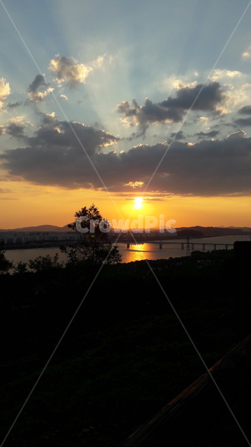 자연,하늘,신비로움,아름다움,붉은,자연,풍경,nature,landscape,outdoors,옥외,sunlight,햇빛,sky,sunset,일몰,dusk,황혼,dawn,새벽,red sky,붉은 하늘
